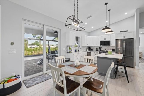Villa ou maison à vendre à Cape Coral, Floride: 3 chambres, 153.94 m2 № 2430442 - photo 8