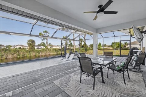 Villa ou maison à vendre à Cape Coral, Floride: 3 chambres, 153.94 m2 № 2430442 - photo 30