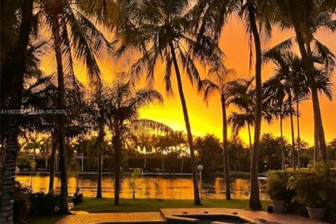Villa ou maison à vendre à Surfside, Floride: 6 chambres, 204.76 m2 № 1976622 - photo 9