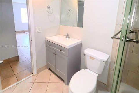 House in Fort Lauderdale, Florida 2 bedrooms, 74.32 sq.m. № 1925311 - photo 7