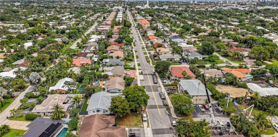 House in Fort Lauderdale, Florida 2 bedrooms, 74.32 sq.m. № 1925311