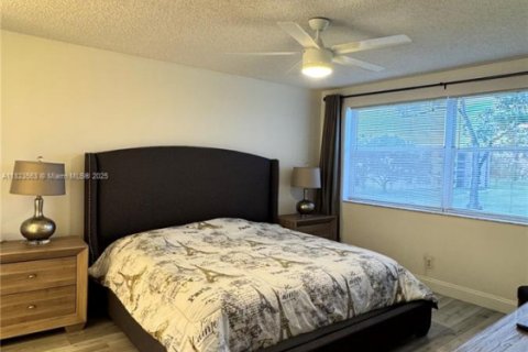 Condo in Sunrise, Florida, 2 bedrooms  № 1937853 - photo 13