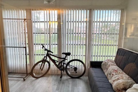 Condo in Sunrise, Florida, 2 bedrooms  № 1937853 - photo 12