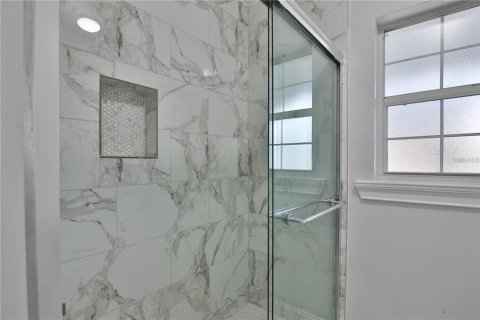 House in Sarasota, Florida 2 bedrooms, 145.95 sq.m. № 1364473 - photo 25