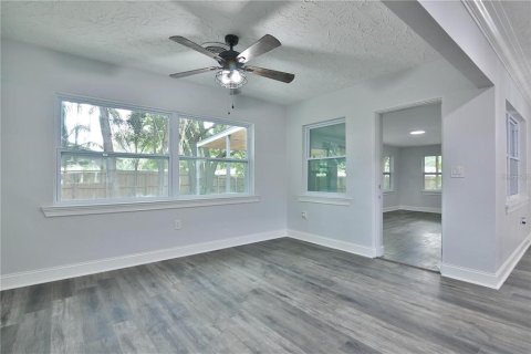 House in Sarasota, Florida 2 bedrooms, 145.95 sq.m. № 1364473 - photo 17