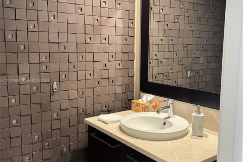 Condo in Sunny Isles Beach, Florida, 3 bedrooms  № 2014058 - photo 10