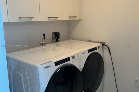 Condo in Sunny Isles Beach, Florida, 3 bedrooms  № 2014058 - photo 12