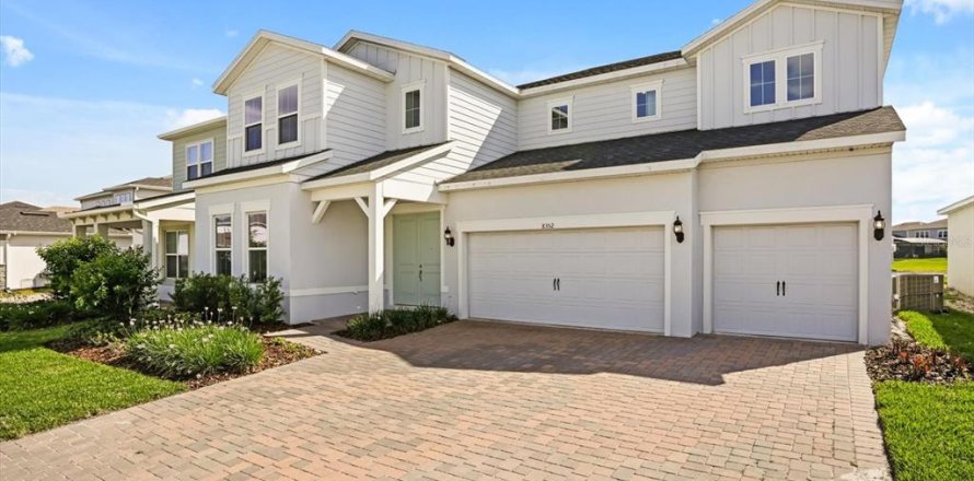 House in Orlando, Florida 6 bedrooms, 404.59 sq.m. № 2166364