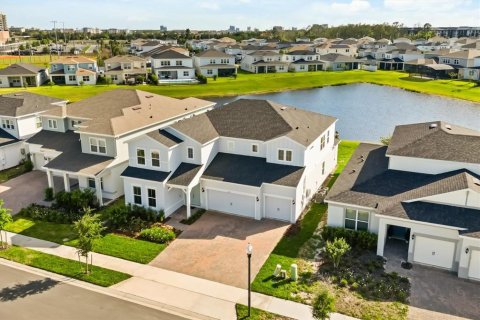 House in Orlando, Florida 6 bedrooms, 404.59 sq.m. № 2166364 - photo 5