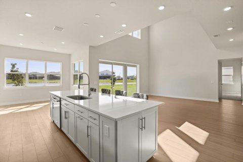 House in Orlando, Florida 6 bedrooms, 404.59 sq.m. № 2166364 - photo 9