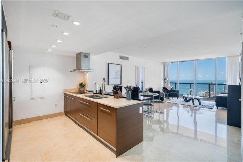 Condo in Miami, Florida, 3 bedrooms № 2180344 - photo 4