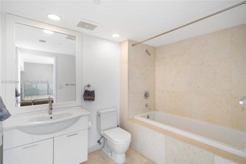 Condo in Miami, Florida, 3 bedrooms № 2180344 - photo 16