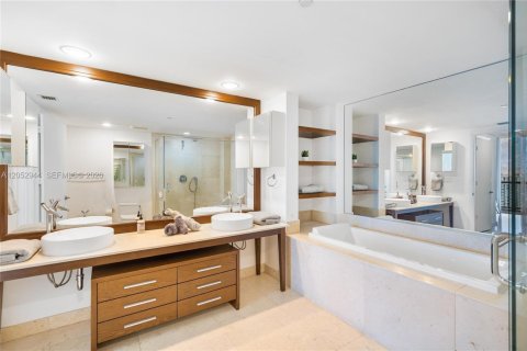 Condo in Miami, Florida, 3 bedrooms № 2180344 - photo 7