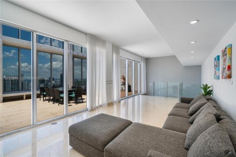 Condo in Miami, Florida, 3 bedrooms № 2180344 - photo 3
