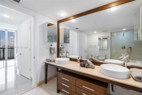 Condo in Miami, Florida, 3 bedrooms № 2180344 - photo 18