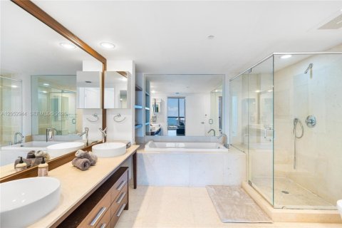 Condo in Miami, Florida, 3 bedrooms № 2180344 - photo 17