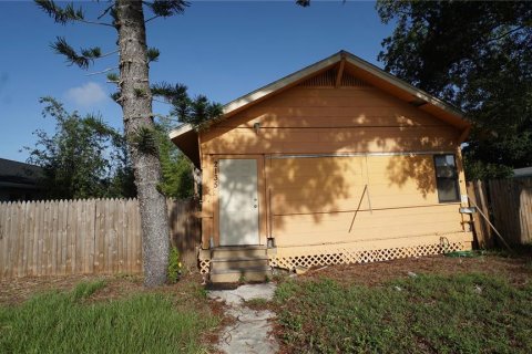 House in Saint Petersburg, Florida 3 bedrooms, 161.56 sq.m. № 2351894