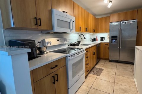 Condominio en venta en North Bay Village, Florida, 1 dormitorio, 76.64 m2 № 1895347 - foto 20