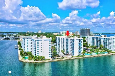 Condominio en venta en North Bay Village, Florida, 1 dormitorio, 76.64 m2 № 1895347 - foto 2