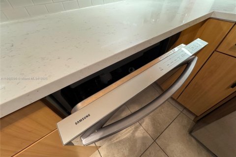 Condominio en venta en North Bay Village, Florida, 1 dormitorio, 76.64 m2 № 1895347 - foto 21