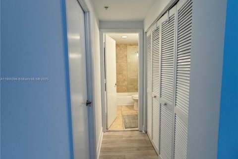 Condominio en venta en North Bay Village, Florida, 1 dormitorio, 76.64 m2 № 1895347 - foto 23