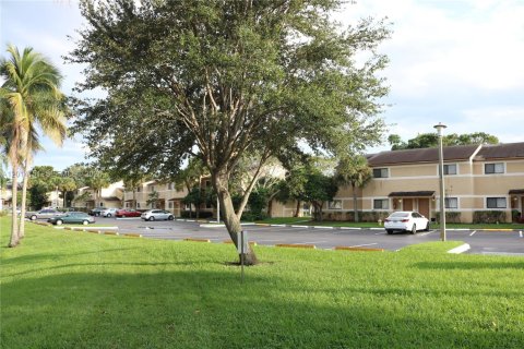Condominio en venta en Pembroke Pines, Florida, 2 dormitorios, 94.39 m2 № 2076223 - foto 22