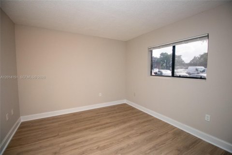 Condominio en venta en Pembroke Pines, Florida, 2 dormitorios, 94.39 m2 № 2076223 - foto 9