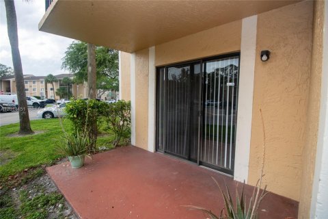 Condominio en venta en Pembroke Pines, Florida, 2 dormitorios, 94.39 m2 № 2076223 - foto 17