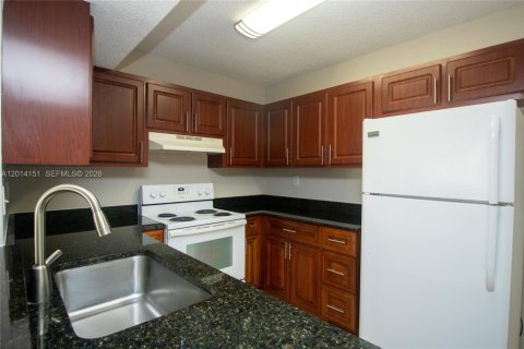 Condominio en venta en Pembroke Pines, Florida, 2 dormitorios, 94.39 m2 № 2076223 - foto 2