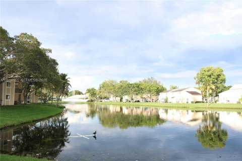 Condominio en venta en Pembroke Pines, Florida, 2 dormitorios, 94.39 m2 № 2076223 - foto 24