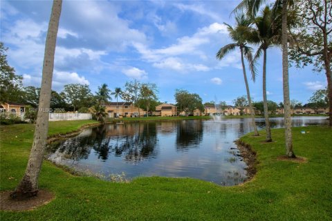 Condominio en venta en Pembroke Pines, Florida, 2 dormitorios, 94.39 m2 № 2076223 - foto 25