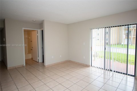 Condominio en venta en Pembroke Pines, Florida, 2 dormitorios, 94.39 m2 № 2076223 - foto 4