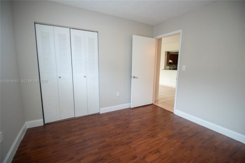 Condominio en venta en Pembroke Pines, Florida, 2 dormitorios, 94.39 m2 № 2076223 - foto 12