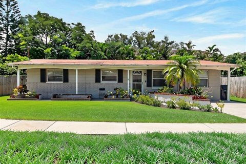 Villa ou maison à Tampa, Floride 4 chambres, 133.31 m2 № 2197700
