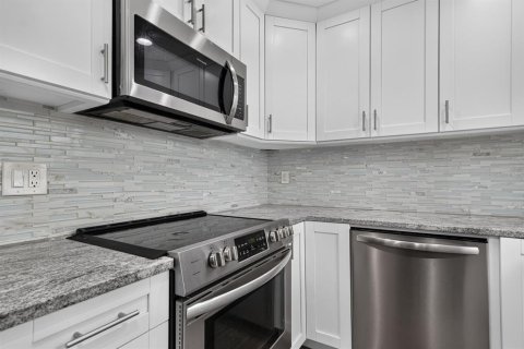 Villa ou maison à vendre à Tampa, Floride: 4 chambres, 133.31 m2 № 2197700 - photo 10