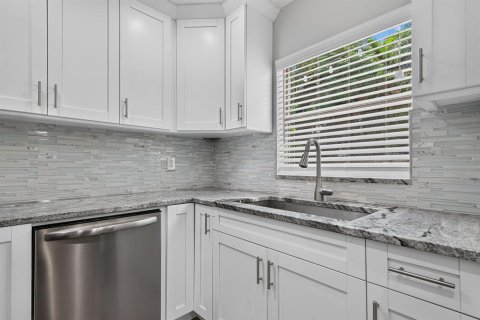Villa ou maison à vendre à Tampa, Floride: 4 chambres, 133.31 m2 № 2197700 - photo 11