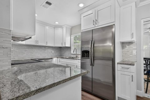 Villa ou maison à vendre à Tampa, Floride: 4 chambres, 133.31 m2 № 2197700 - photo 8