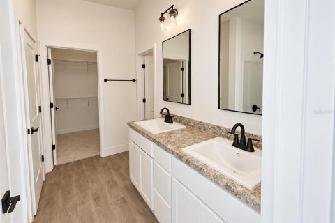 House in Poinciana, Florida 3 bedrooms, 140.47 sq.m. № 2275632 - photo 9