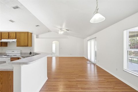 House in Clermont, Florida 3 bedrooms, 161.84 sq.m. № 2197068 - photo 6