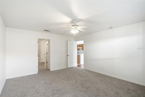 House in Clermont, Florida 3 bedrooms, 161.84 sq.m. № 2197068 - photo 12
