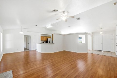 House in Clermont, Florida 3 bedrooms, 161.84 sq.m. № 2197068 - photo 5