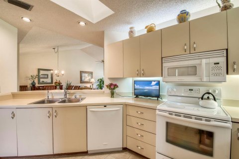 Condo in Hobe Sound, Florida, 2 bedrooms  № 2082022 - photo 11