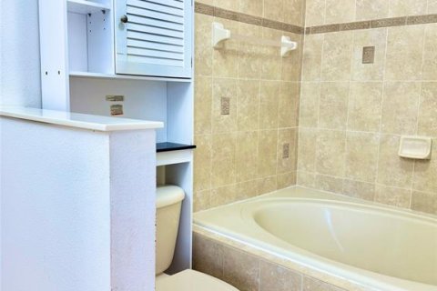 Townhouse in Orlando, Florida 2 bedrooms, 126.35 sq.m. № 1912872 - photo 18