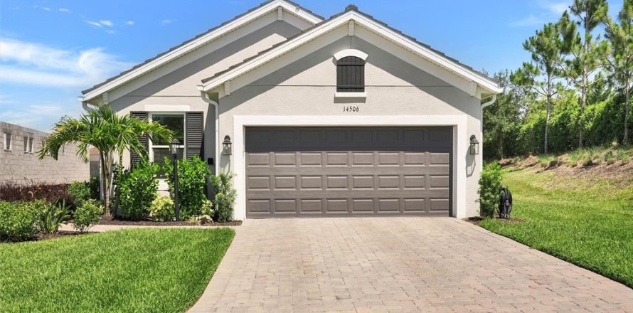 House in Bradenton, Florida 3 bedrooms, 178.37 sq.m. № 2114939