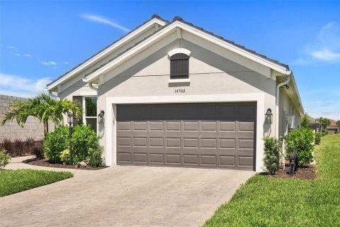 House in Bradenton, Florida 3 bedrooms, 178.37 sq.m. № 2114939 - photo 3