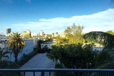 Condo in Miami Beach, Florida, 1 bedroom  № 1860462 - photo 15