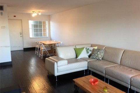 Condo in Miami Beach, Florida, 1 bedroom  № 1860462 - photo 1