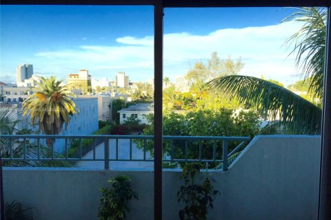Condo in Miami Beach, Florida, 1 bedroom  № 1860462 - photo 18