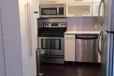 Condo in Miami Beach, Florida, 1 bedroom  № 1860462 - photo 5