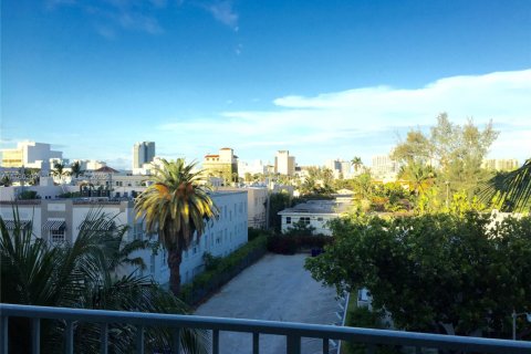 Condo in Miami Beach, Florida, 1 bedroom  № 1860462 - photo 17